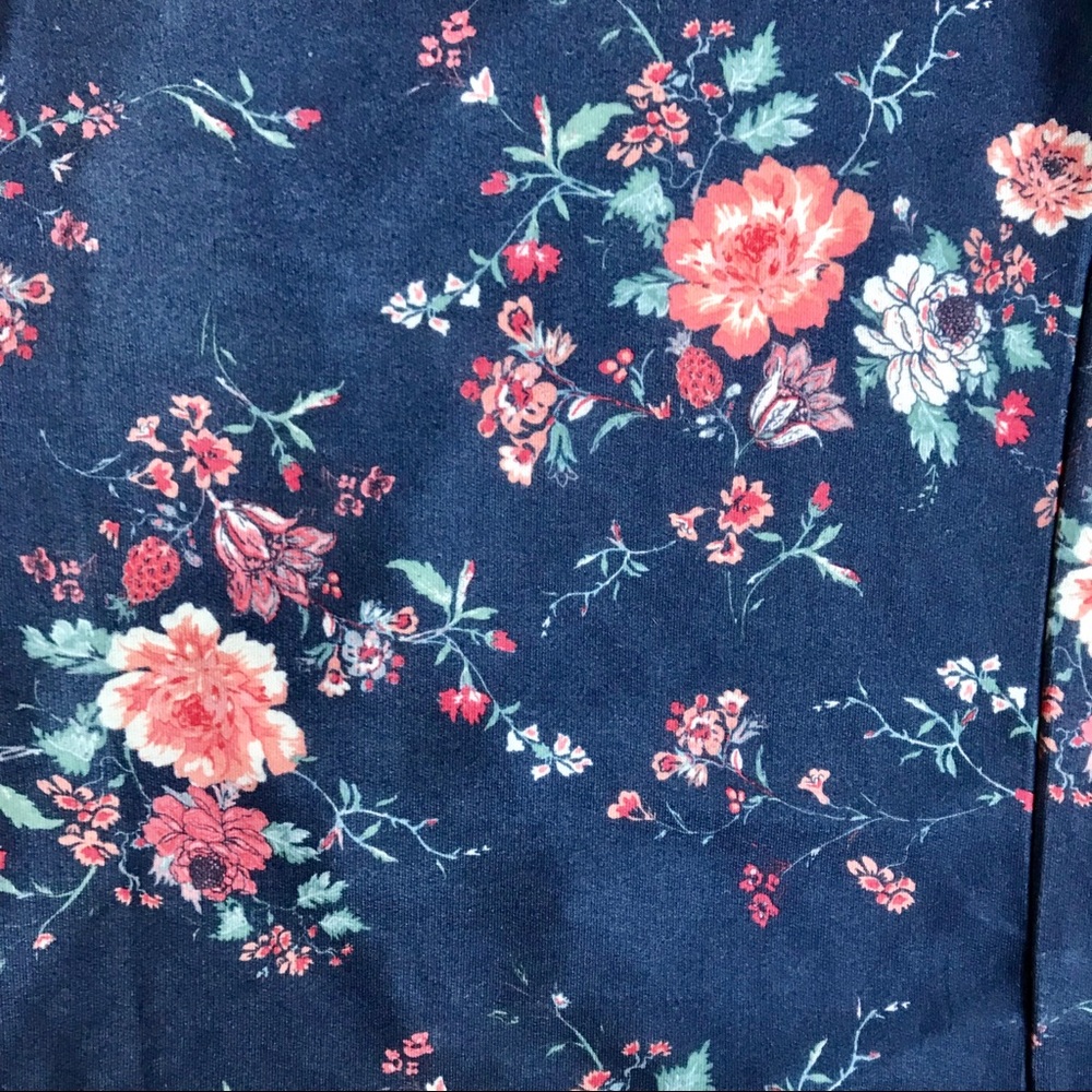 Eyeshadow Floral Top w/Split Back & Crochet Trim - Picture 4 of 8